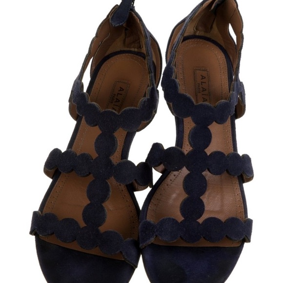 ALAÏA Blue Suede Scalloped Gladiator Sandals | IT 36 (US 5.5) - Picture 3 of 5